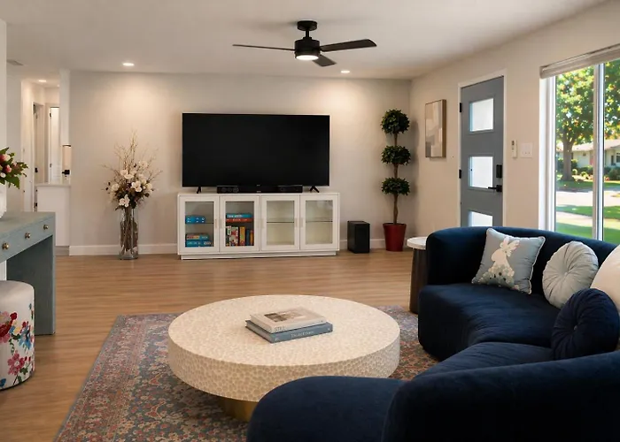 Golf Retreat With Putting And Fire Pit Holiday home