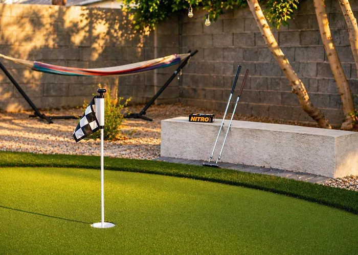 Golf Retreat With Putting And Fire Pit Holiday home *